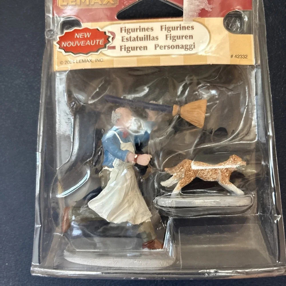 Lemax Caddington Village Accessory Feline Fish Thief Runaway Cat Set Of 2 42332